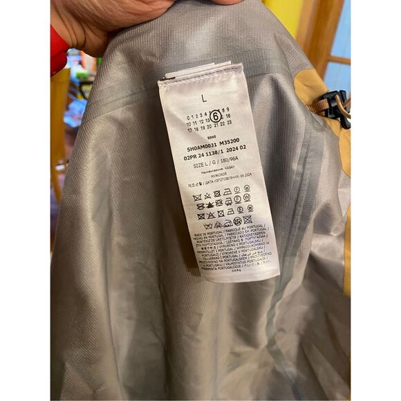 MM6 MAISON MARGIELA Tan Salomon Edition Windbreaker Jacket Size Large in Tan NWT - Picture 9 of 10